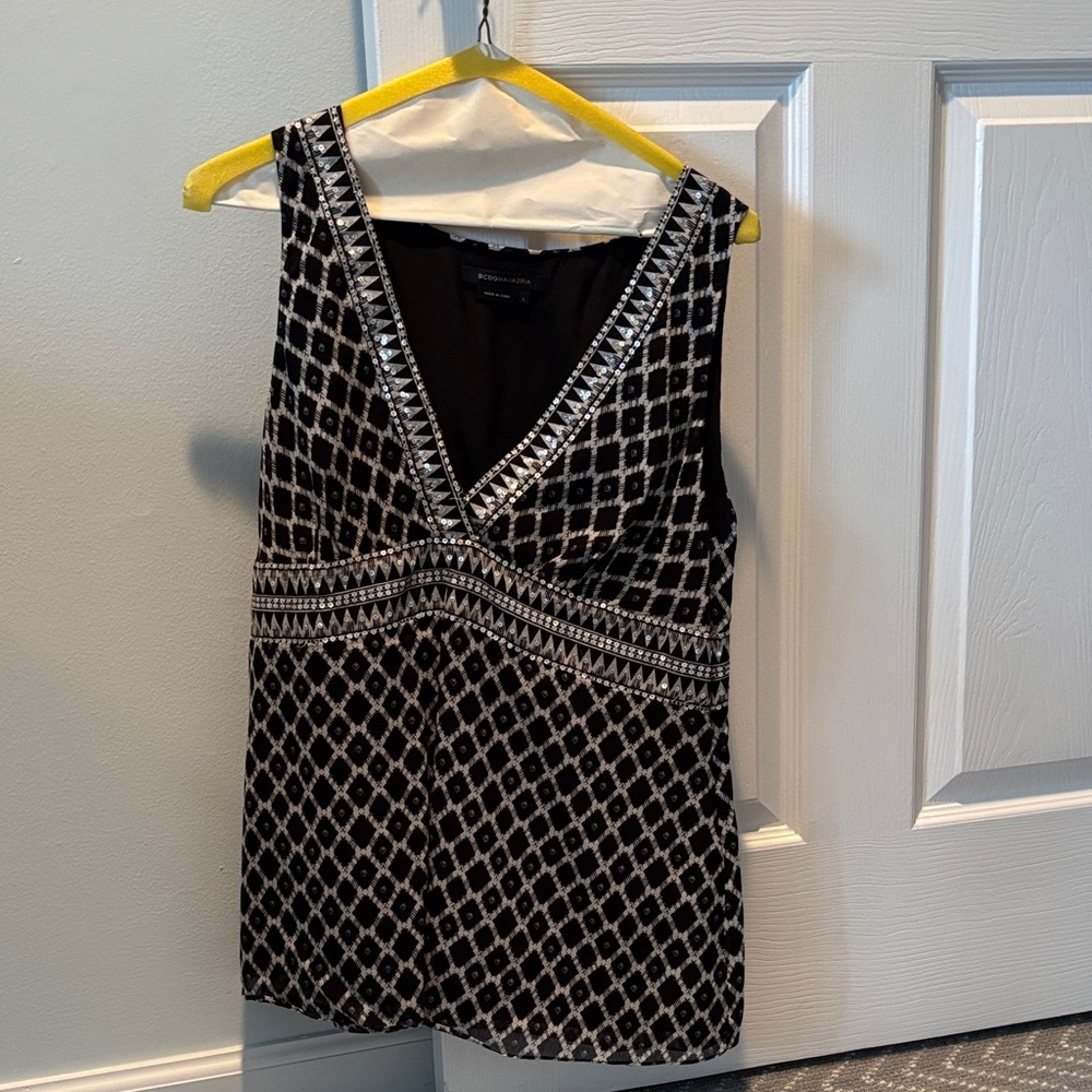 BCBGMaxAzria Black and White Geometric Top